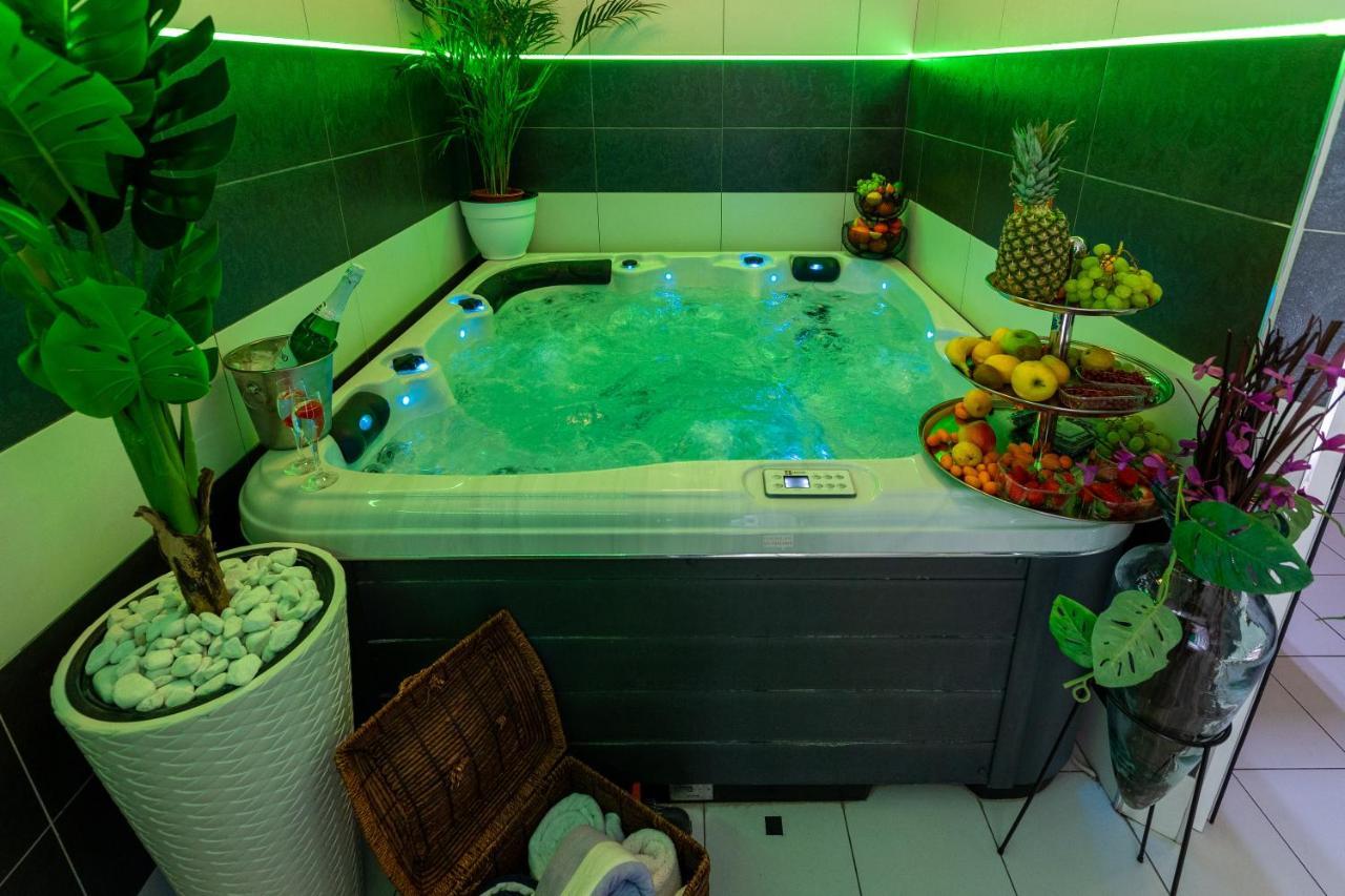 Apartment By The Way Hot Tub And Free Parking ドゥブロブニク エクステリア 写真