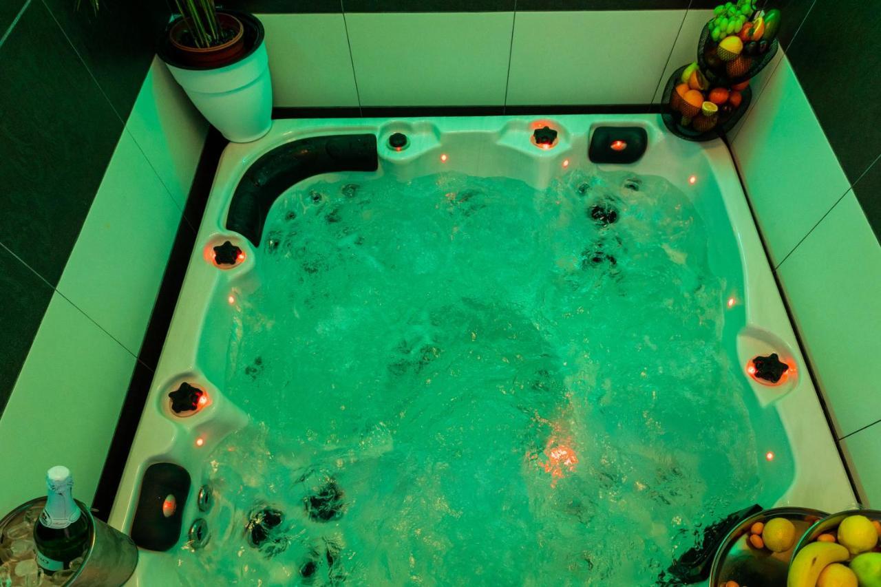 Apartment By The Way Hot Tub And Free Parking ドゥブロブニク エクステリア 写真