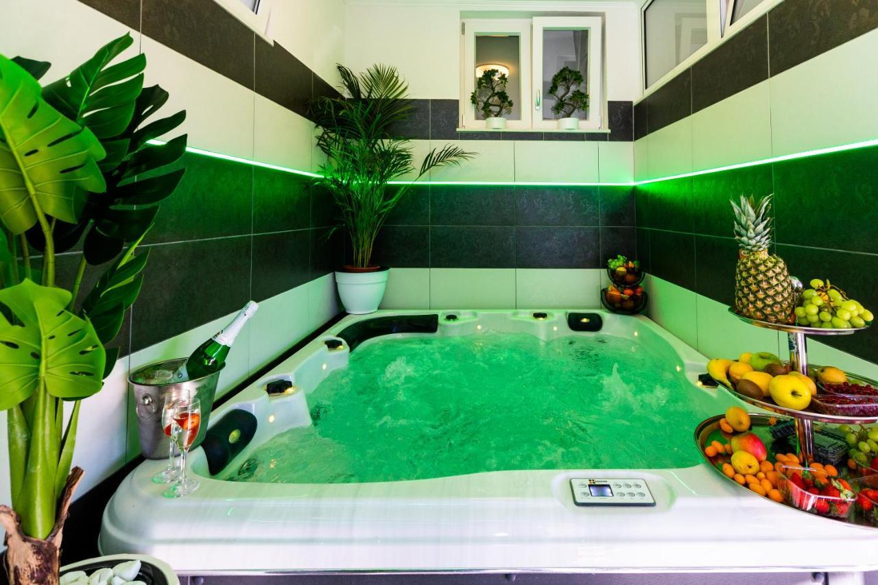 Apartment By The Way Hot Tub And Free Parking ドゥブロブニク エクステリア 写真